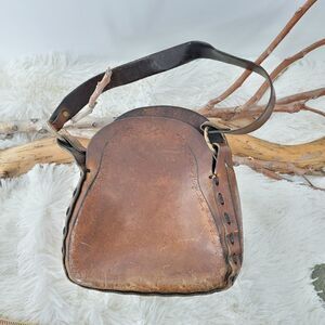 Vintage leather hand tooled shoulder bag 70s